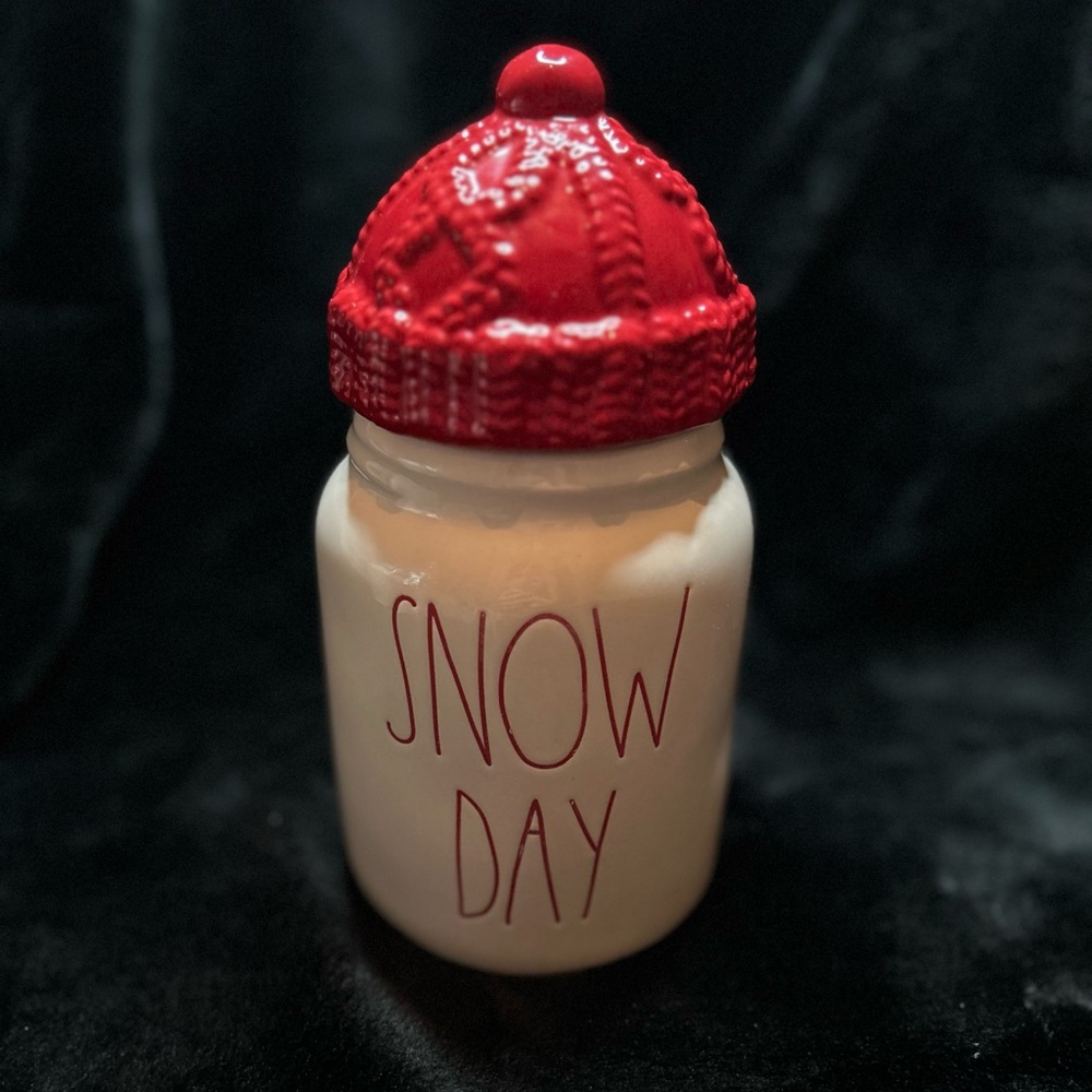 Rae Dunn canister 🤍❤️